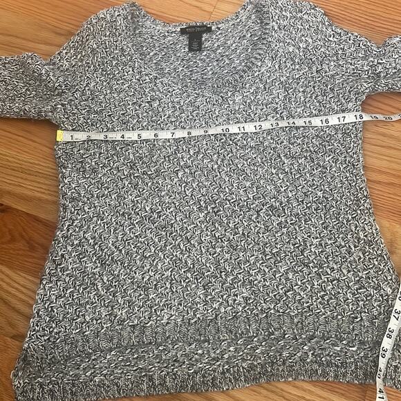 White House Black Market knit gray and white Sweater size small - Picture 6 of 7